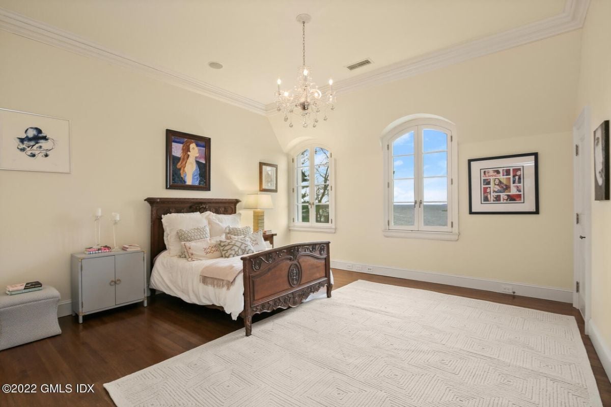 Another bedroom