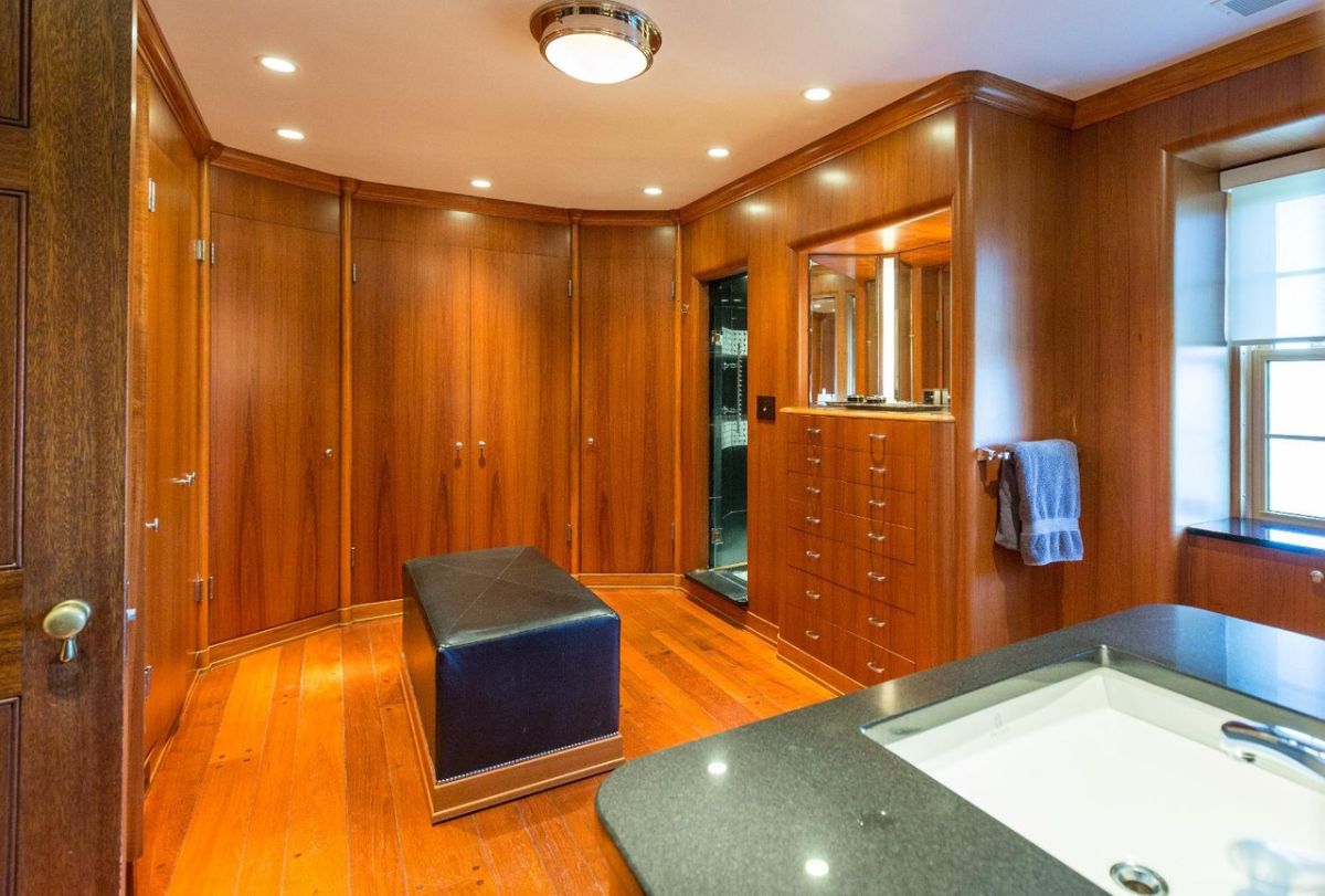 Bathtub