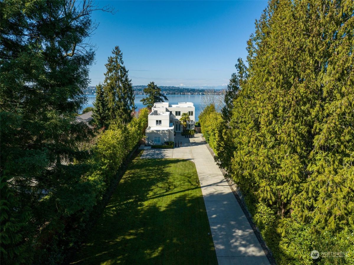 Aerial view of the mansion.