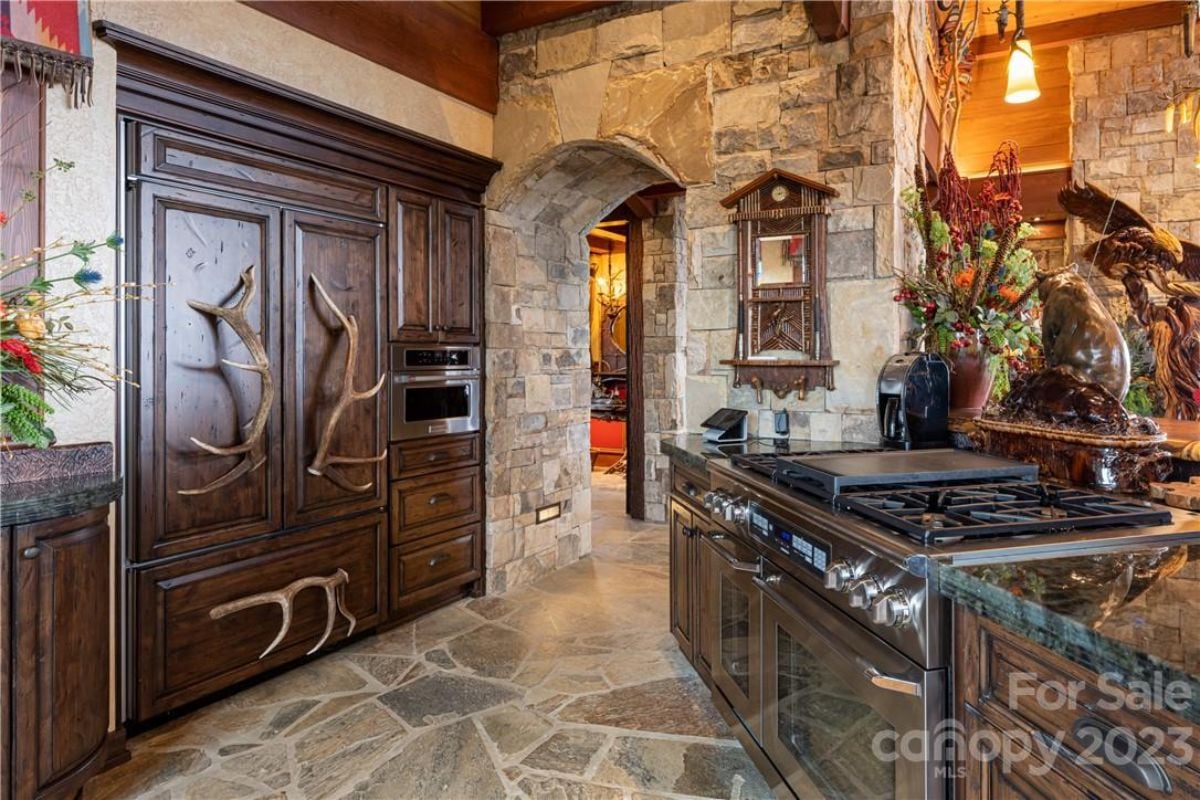 Kitchen's different view.