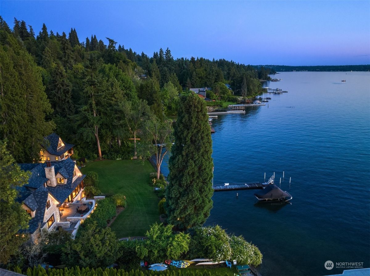 Aerial view of Lake Washington waterfront.