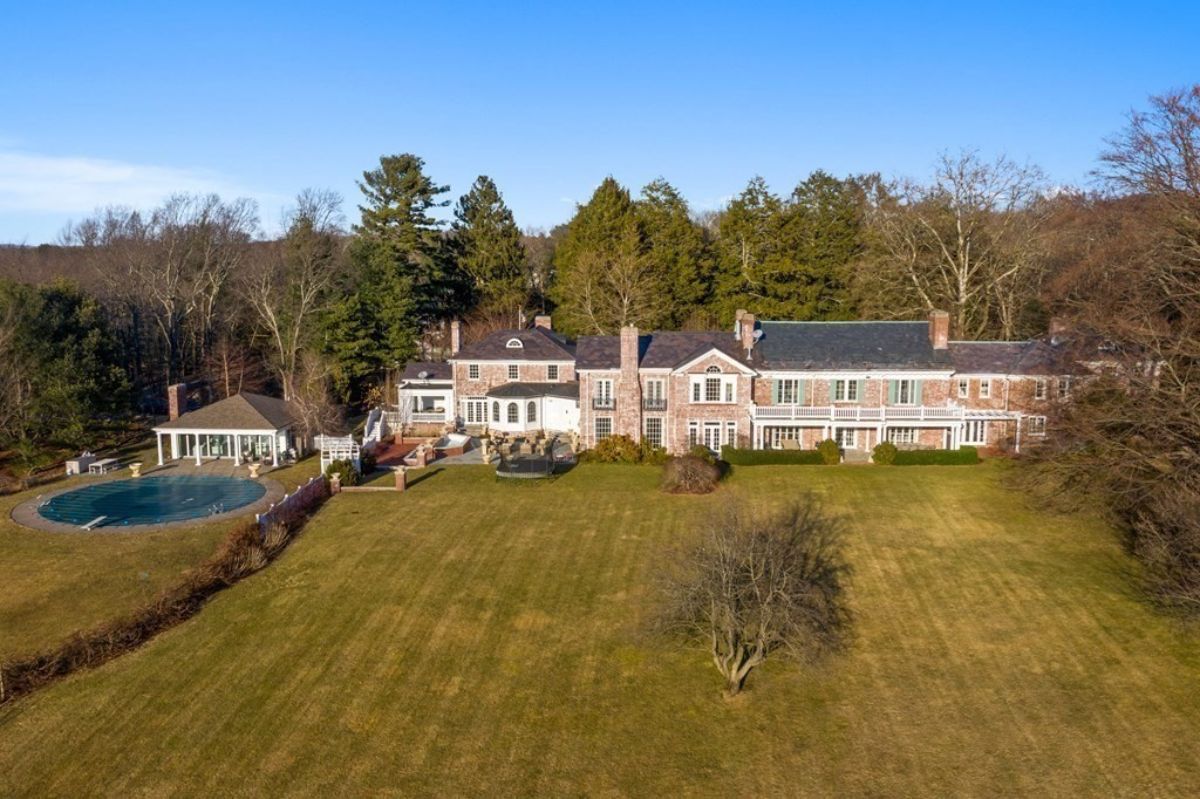 Mansion's aerial view.