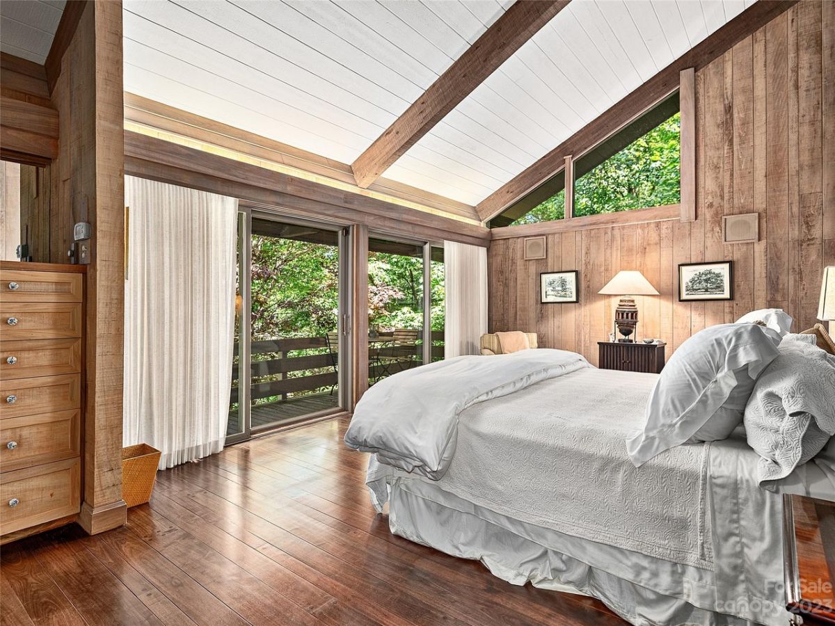 Another bedroom