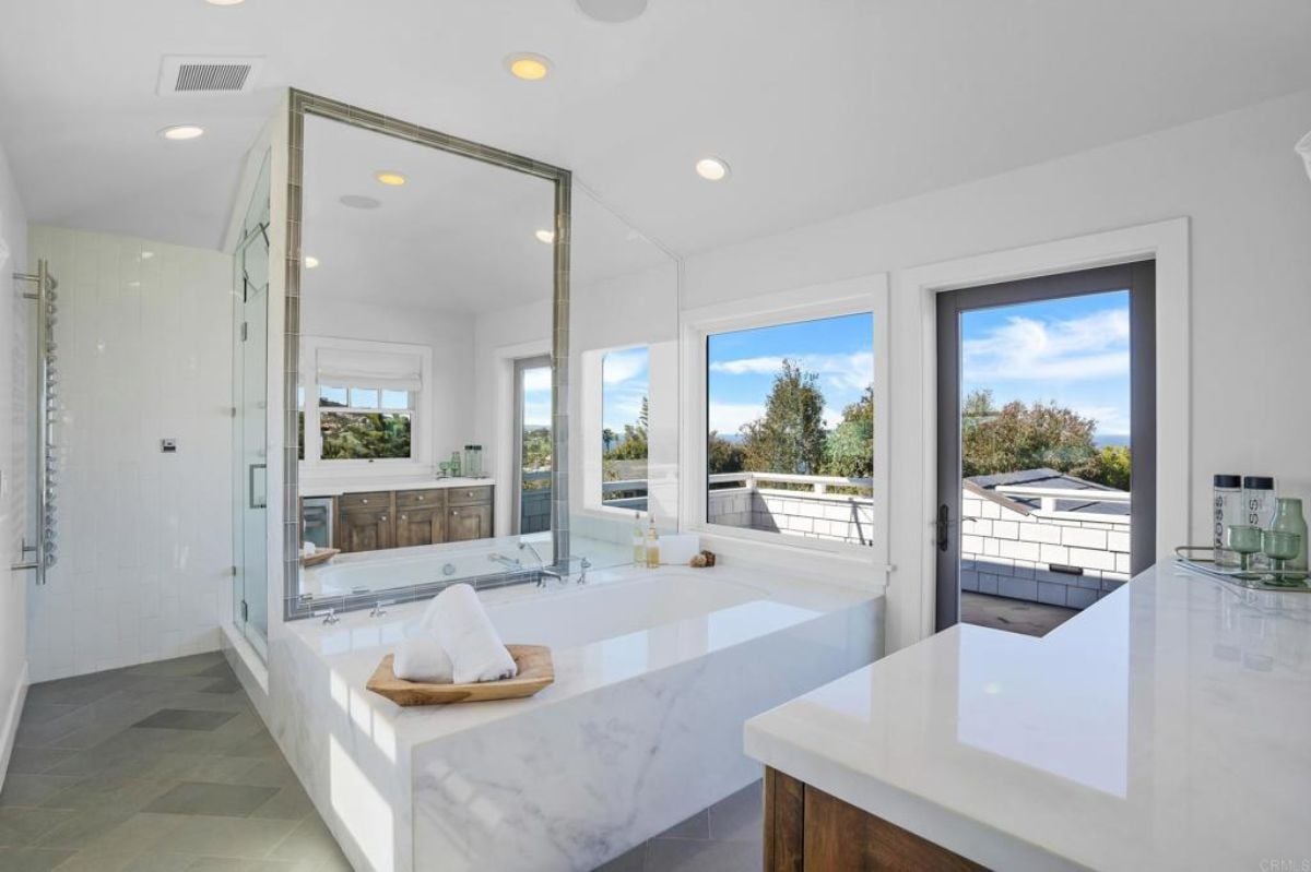 Bathtub