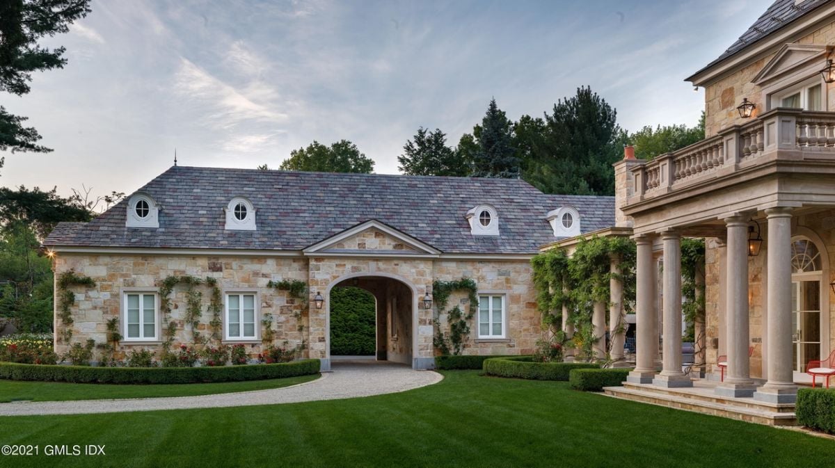 Porte cochere