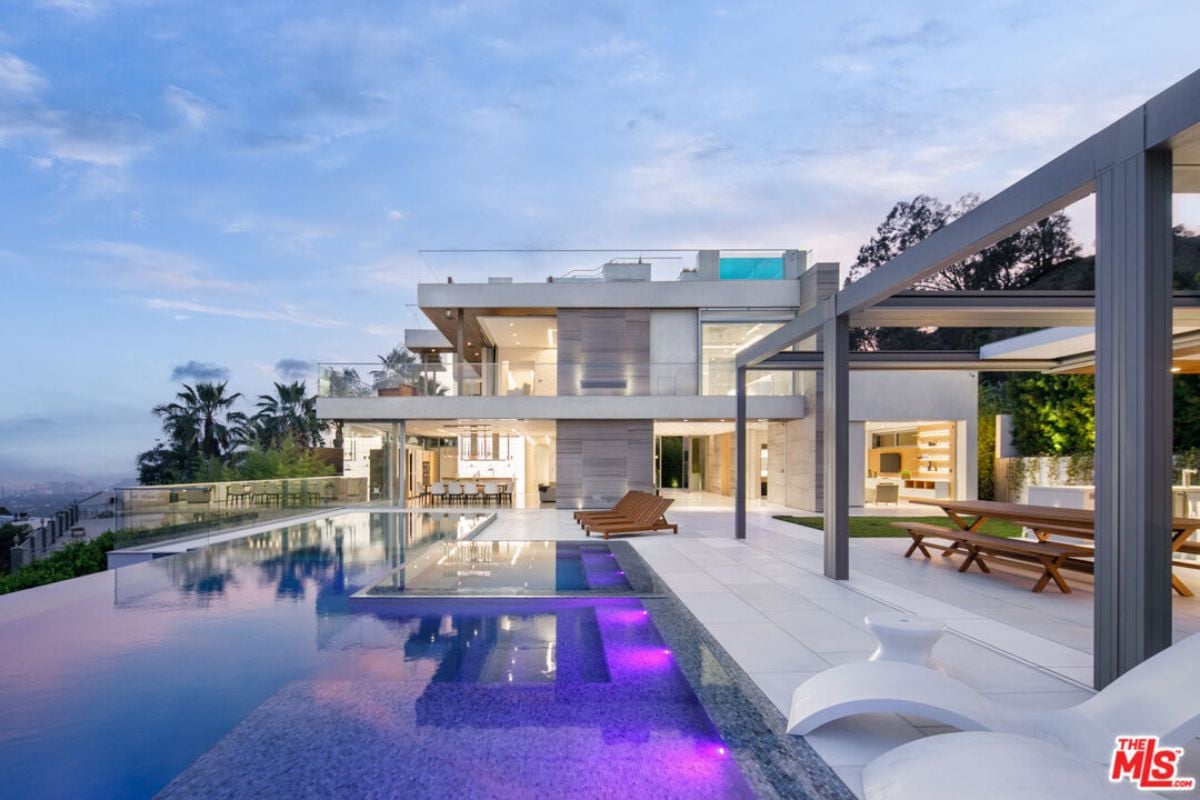 Pool area