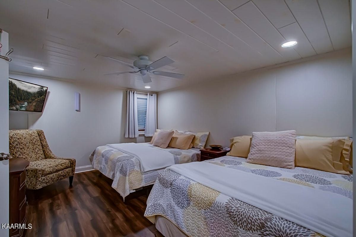 Two beds bedroom.