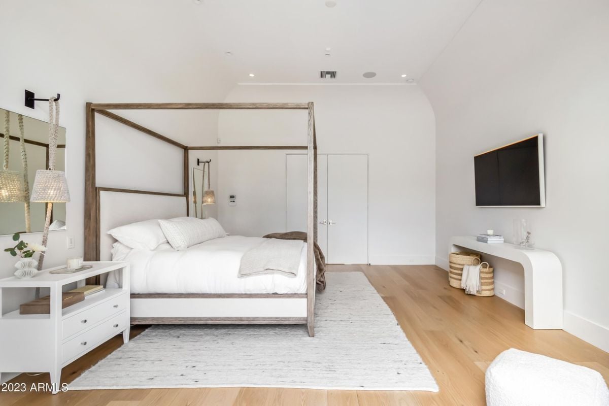 Second bedroom