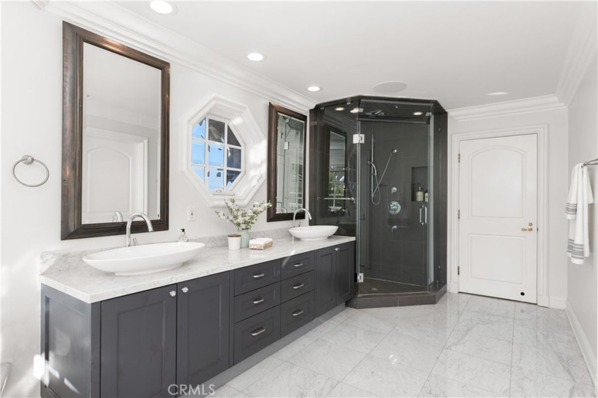Master's bathroom