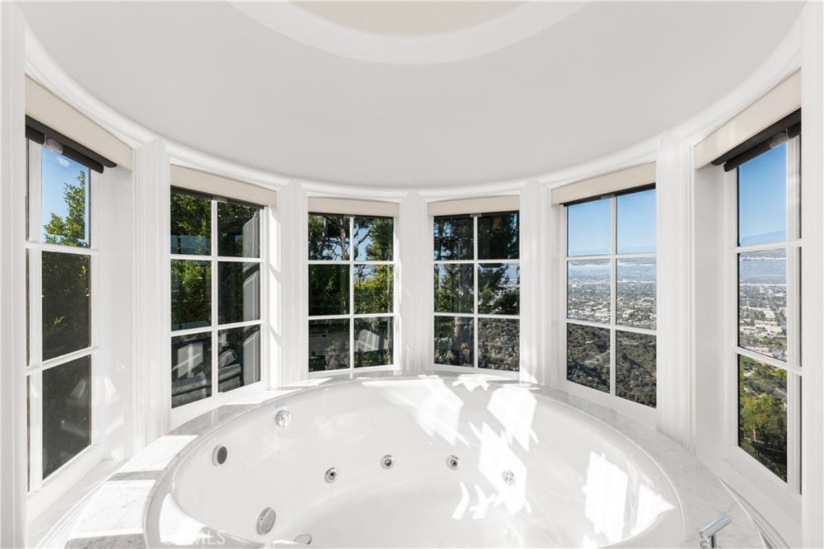 Jacuzzi