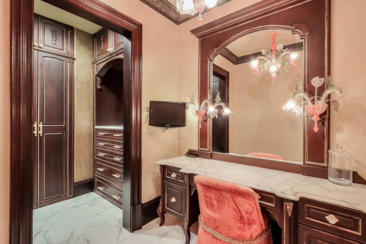Vanity mirror