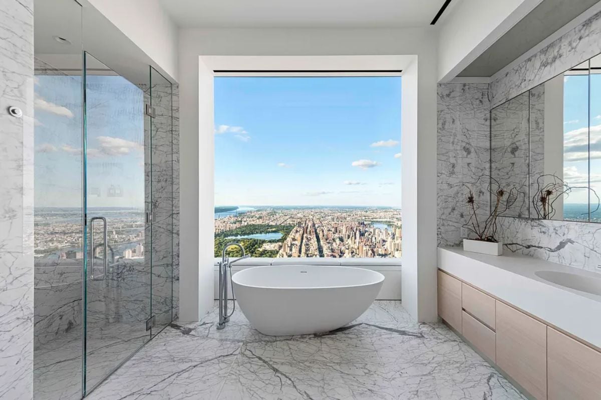 Master's bathroom