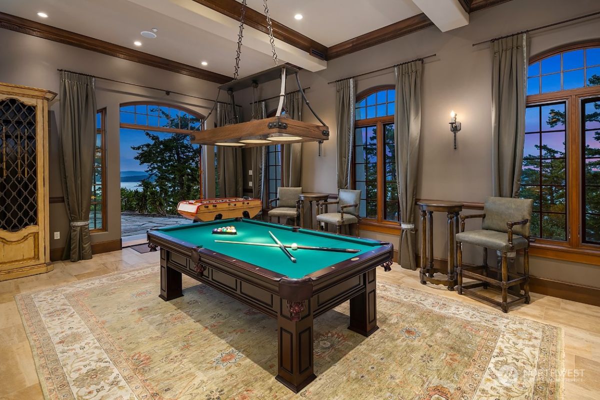 Billiard room