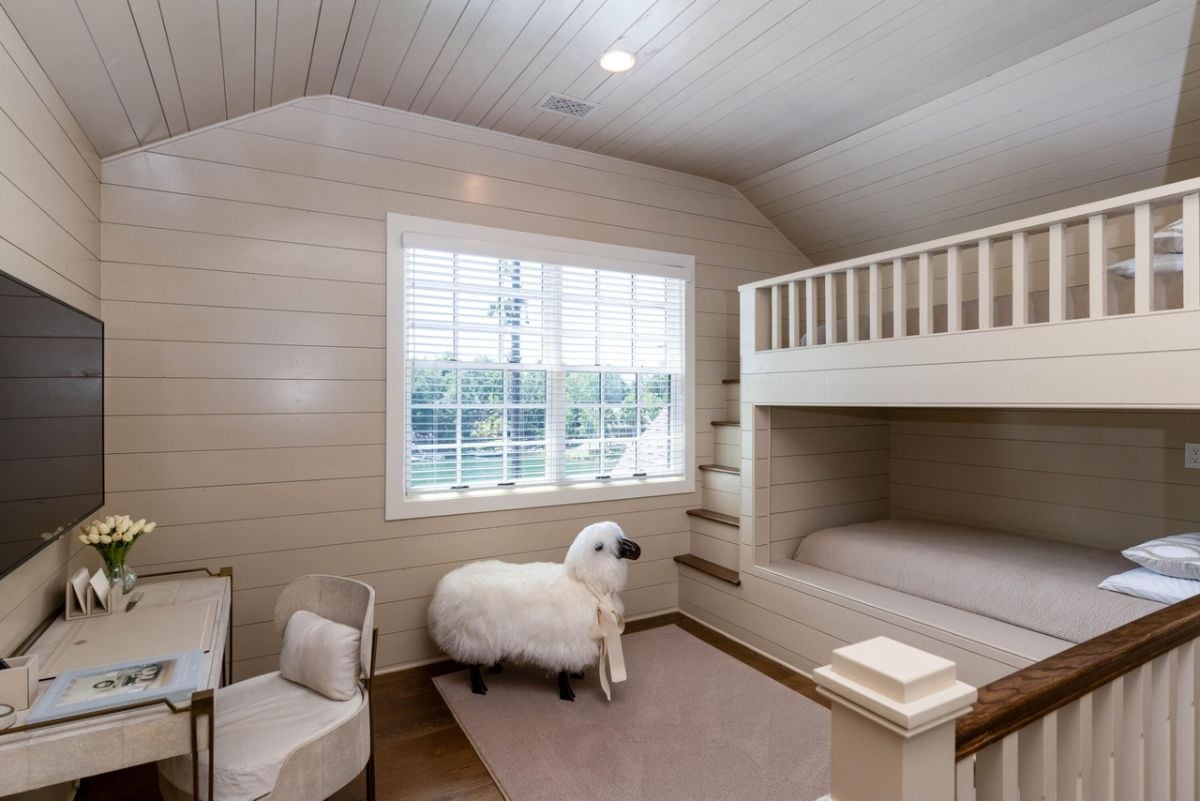 Double deck room.