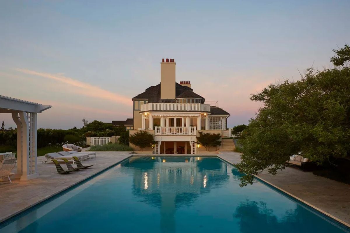 Pool area
