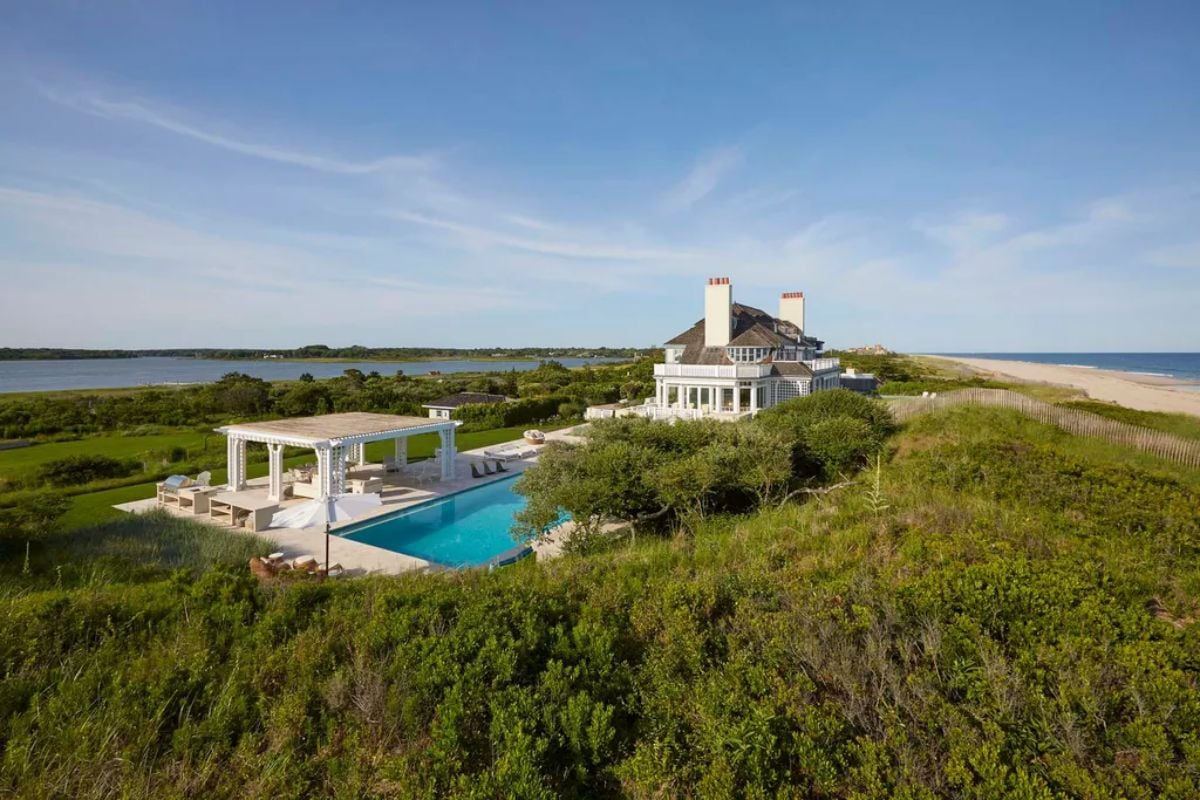 Aerial view of the mansion.
