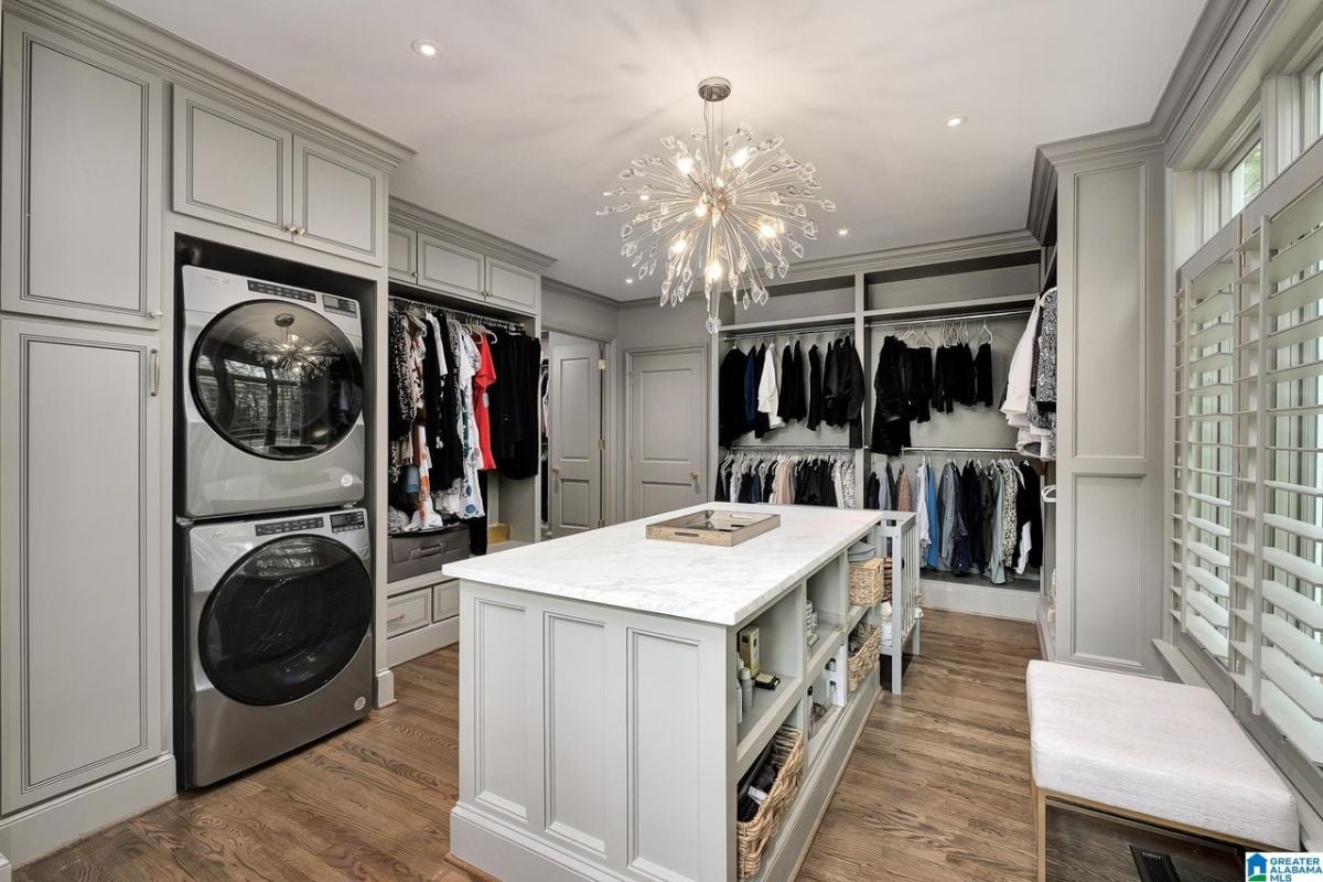 Walk-in closet
