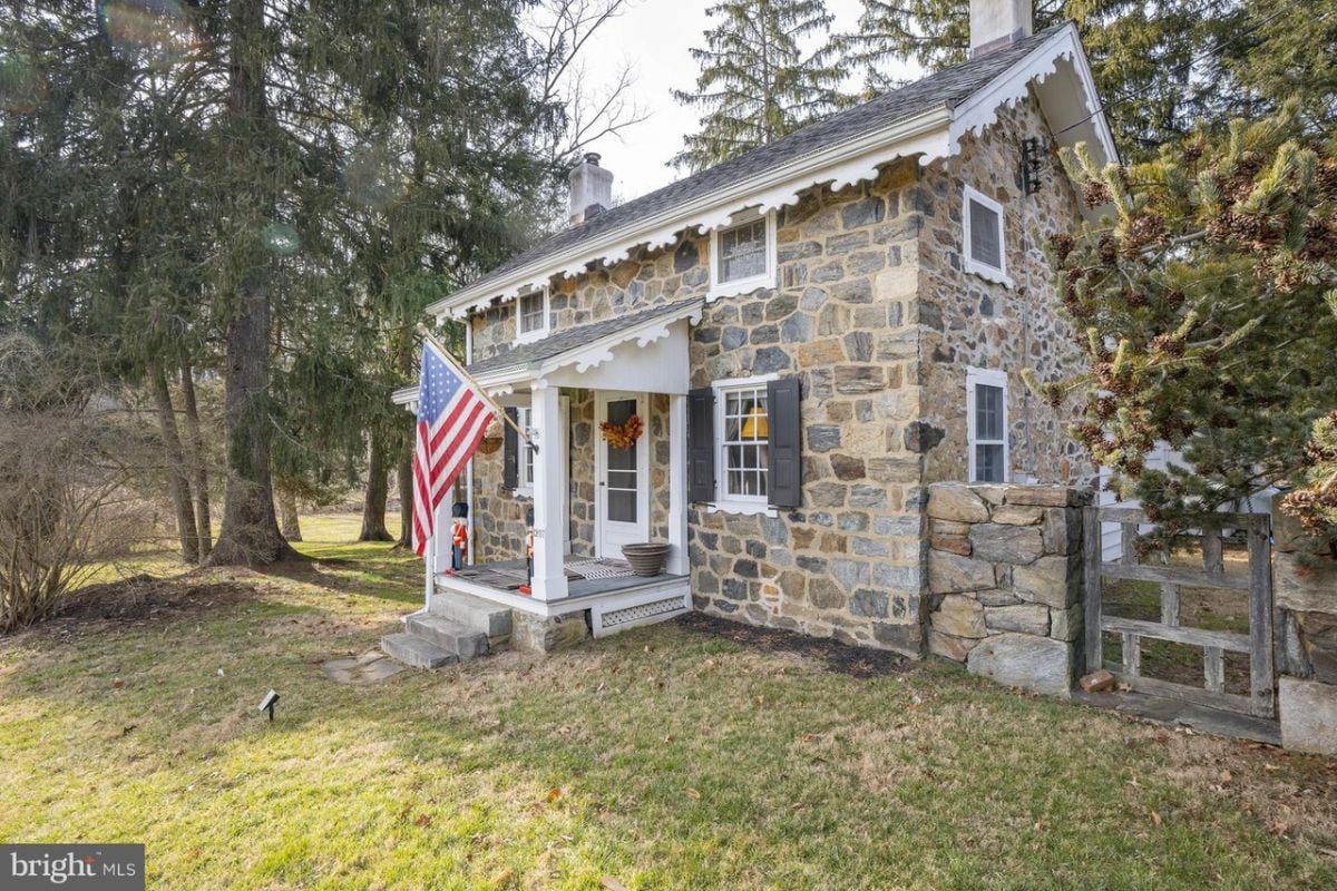 Guest's house