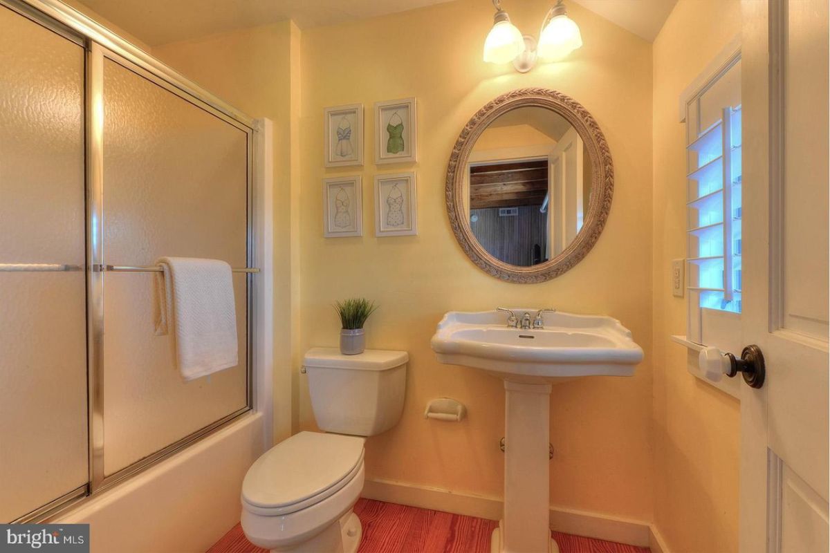 Comfort room