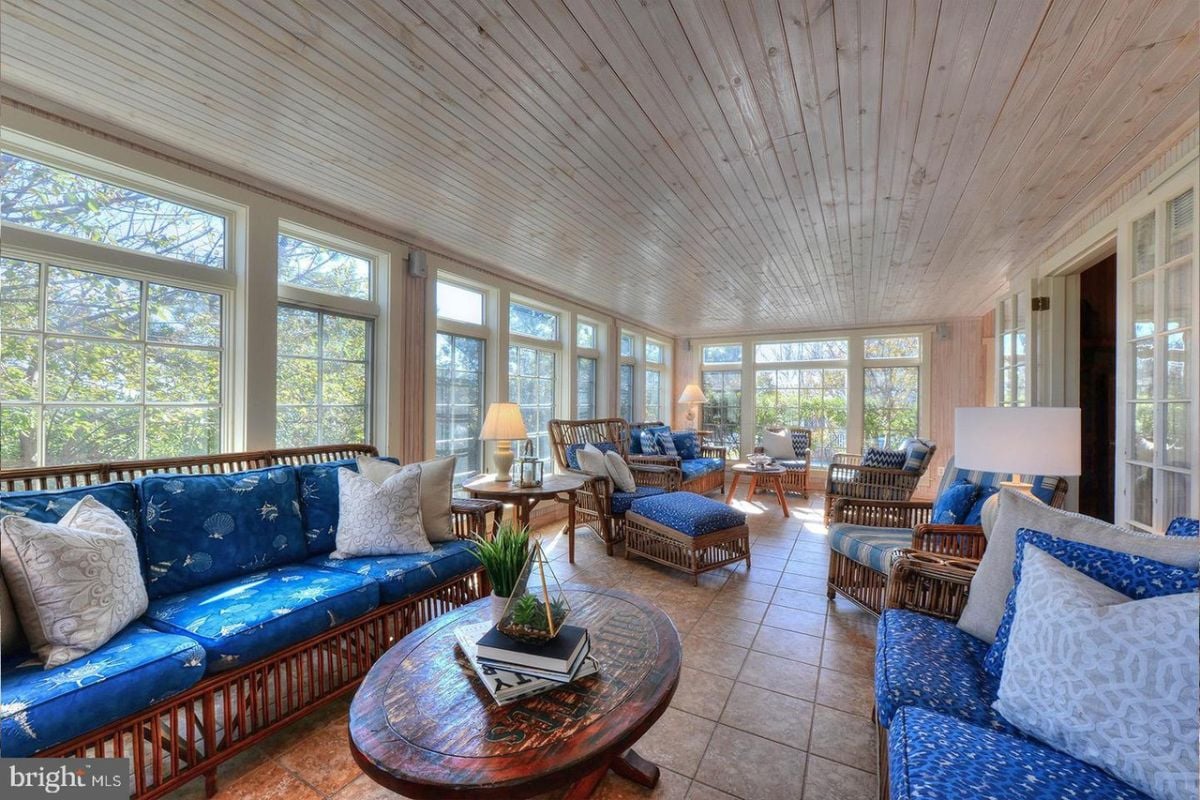 Whole view of the sunroom