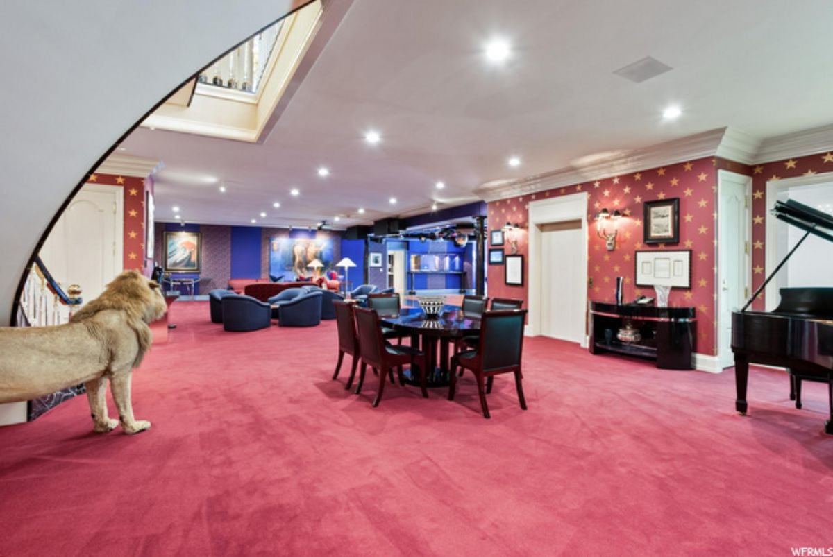 Entertainment room
