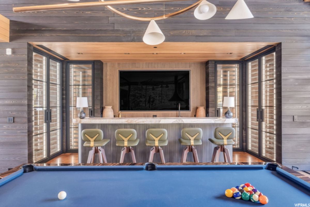 Bar and billiard