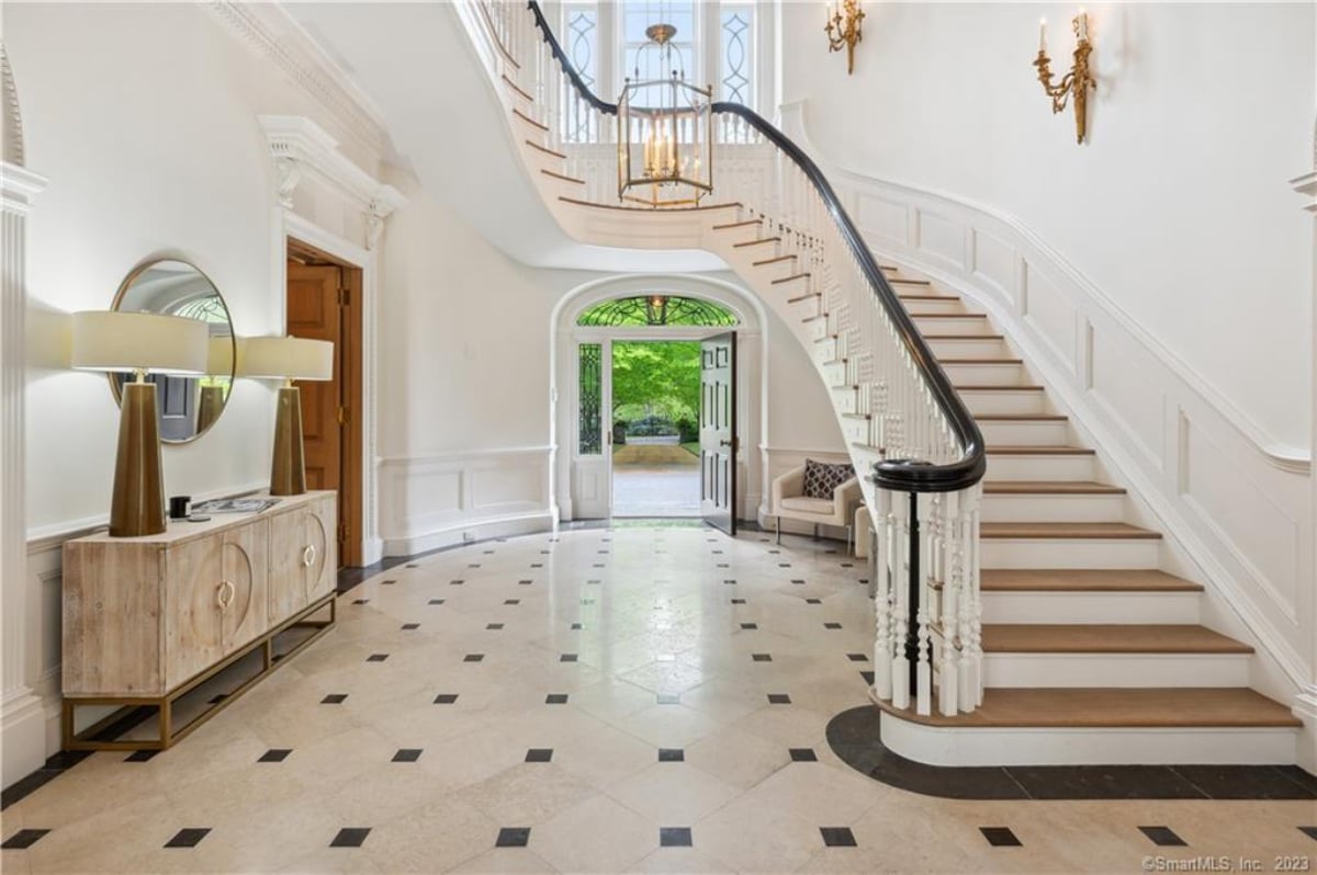 Entrance to the mansion