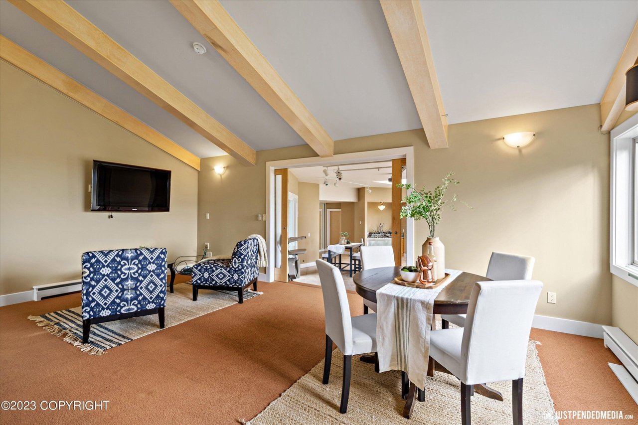 Additional living room in the house with TV.