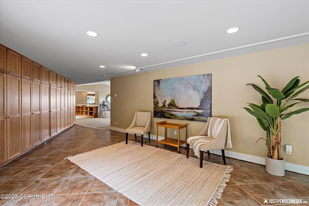 Guest waiting area.