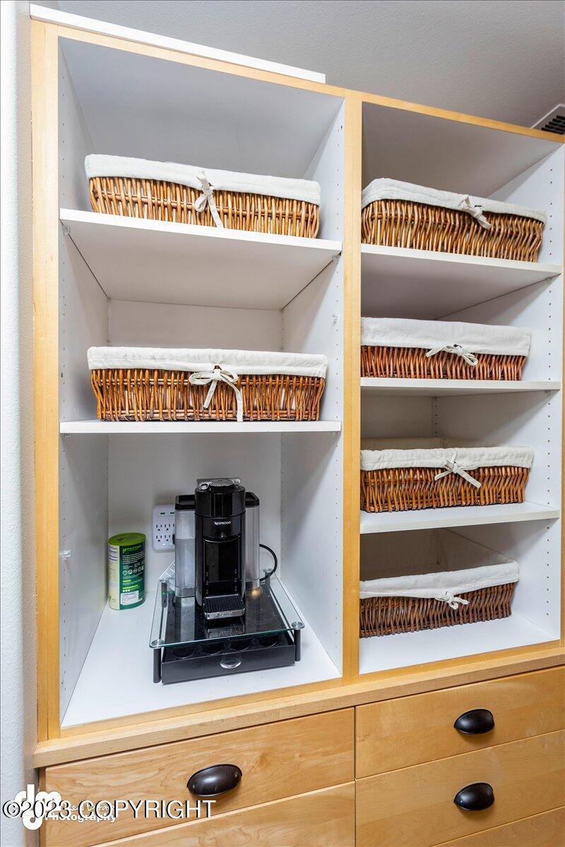 Kitchen pantry