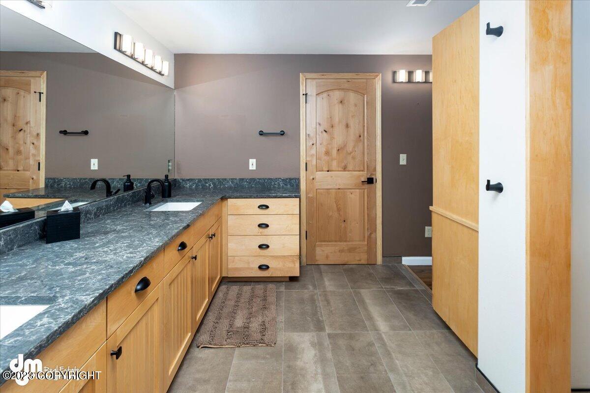 Spacious bathroom