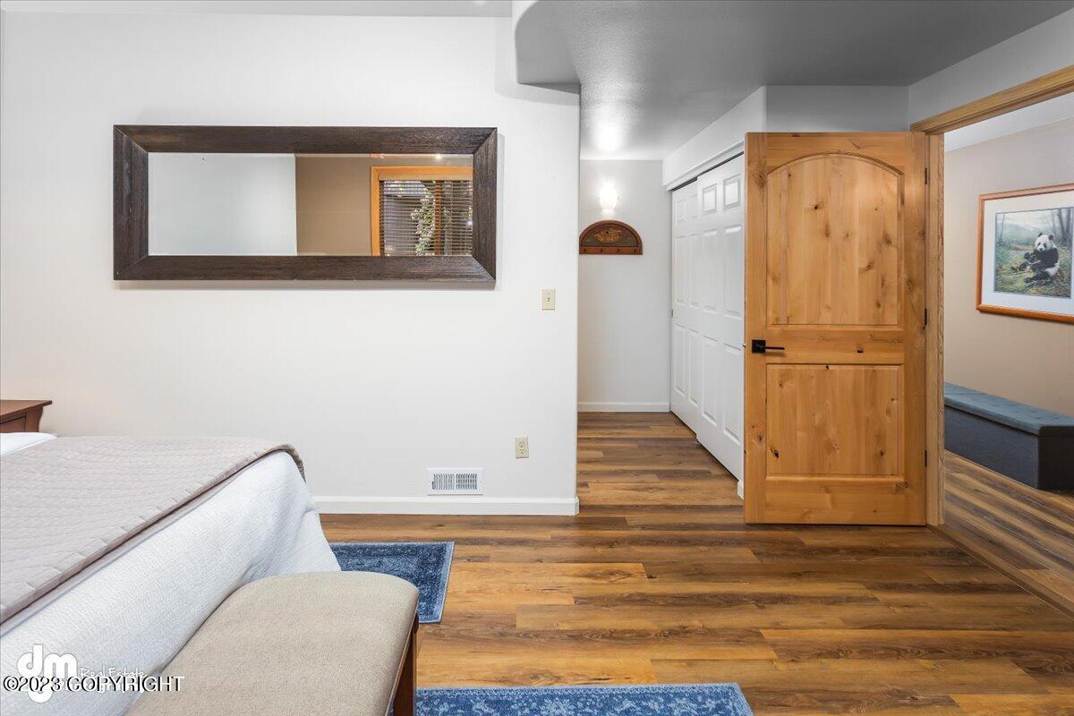 Spacious bedroom.