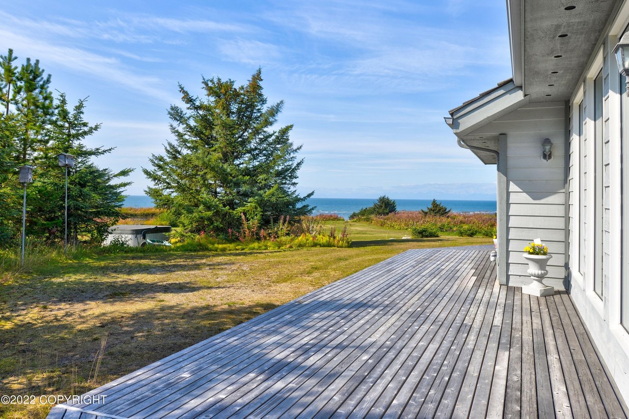 Side yard deck