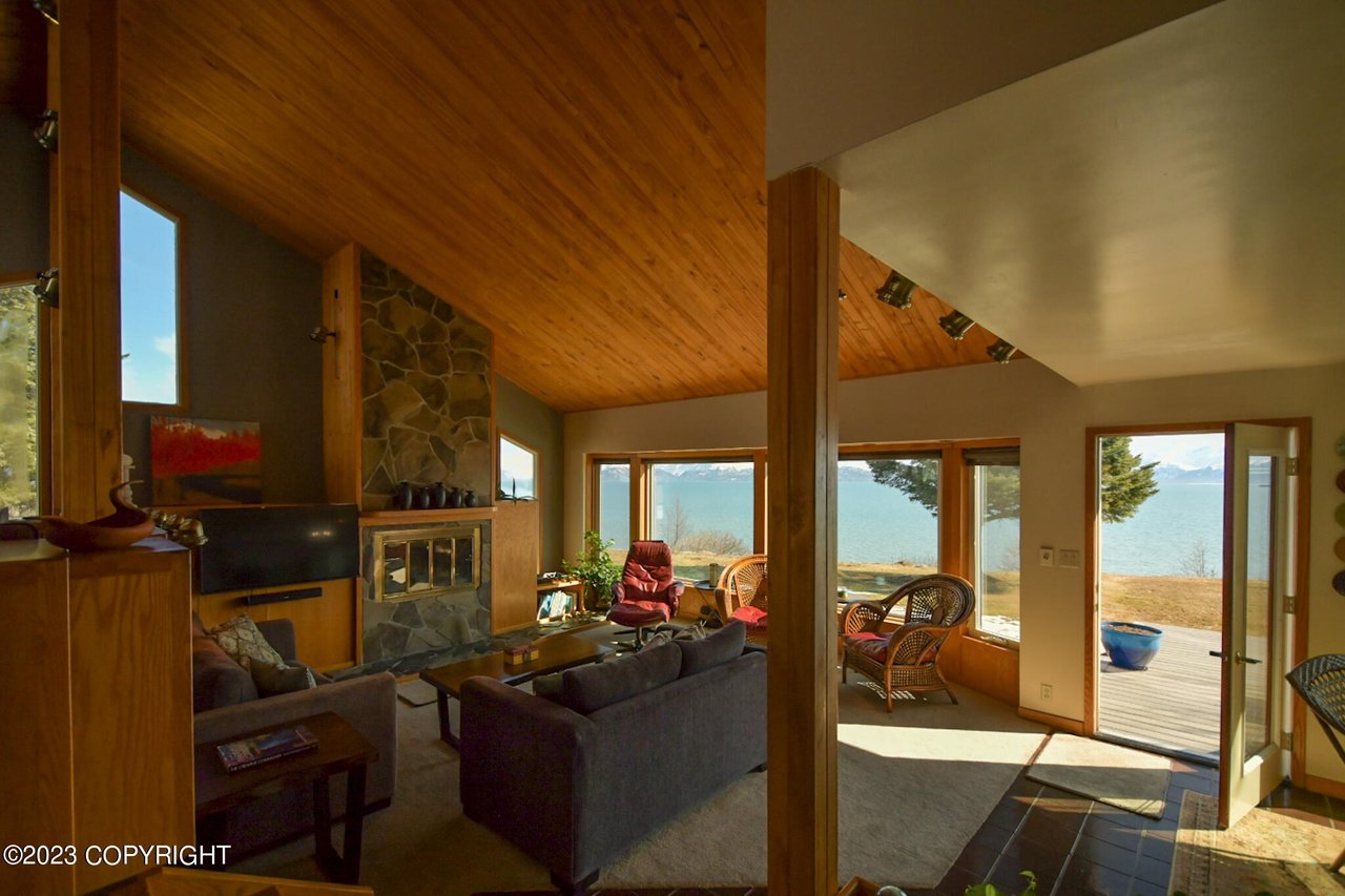 Spacious living room.