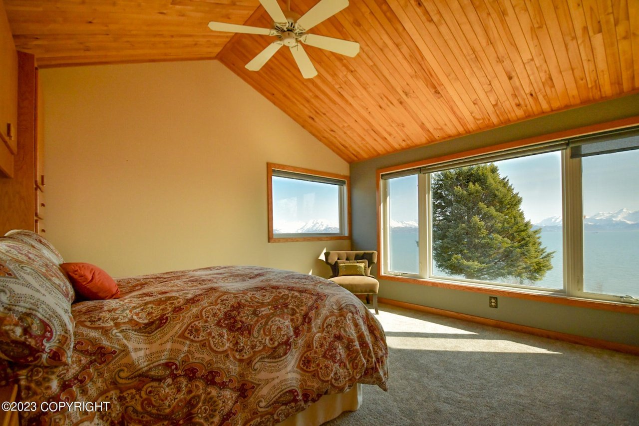 Spacious bedroom