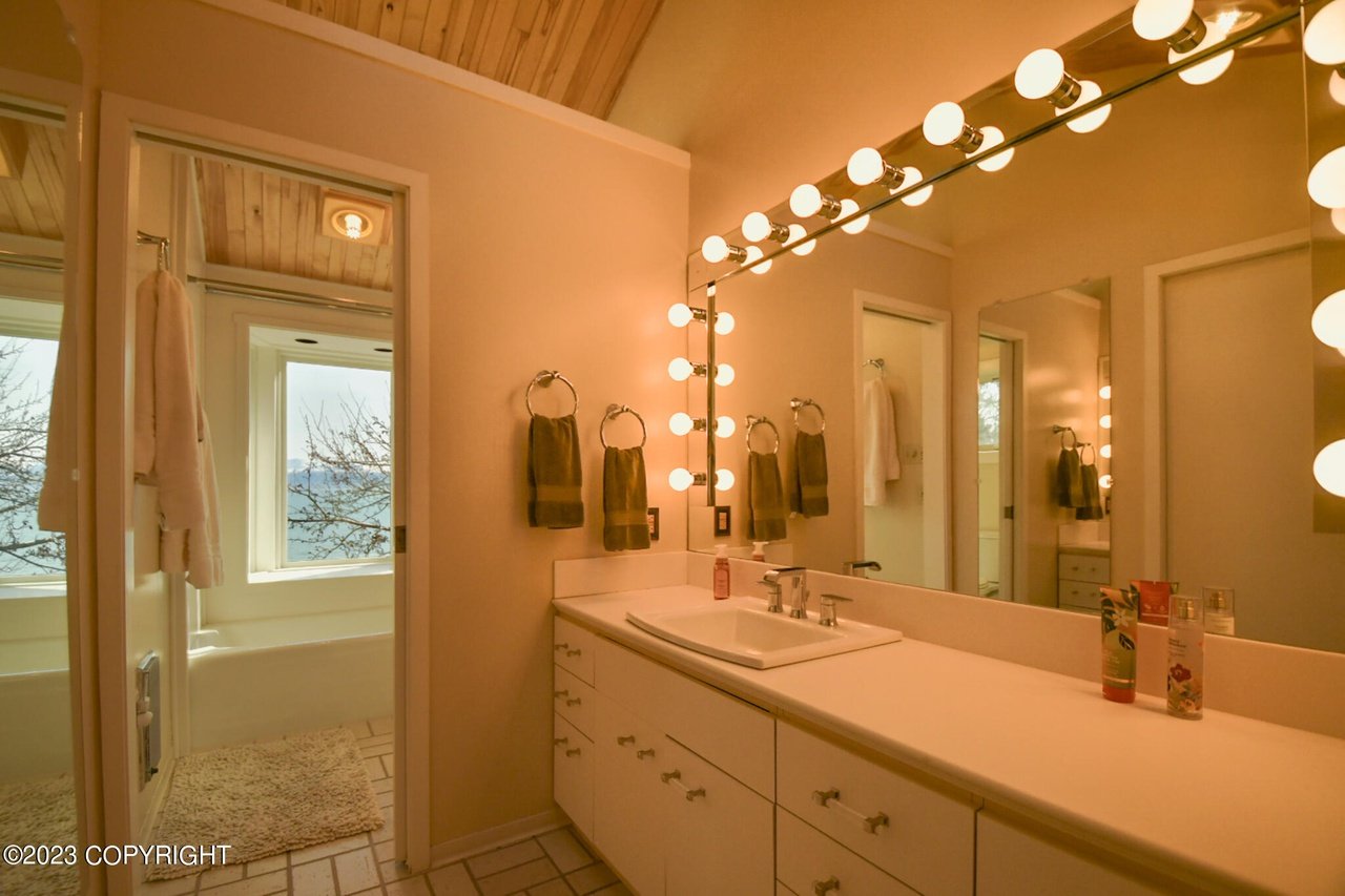 Bathroom sink