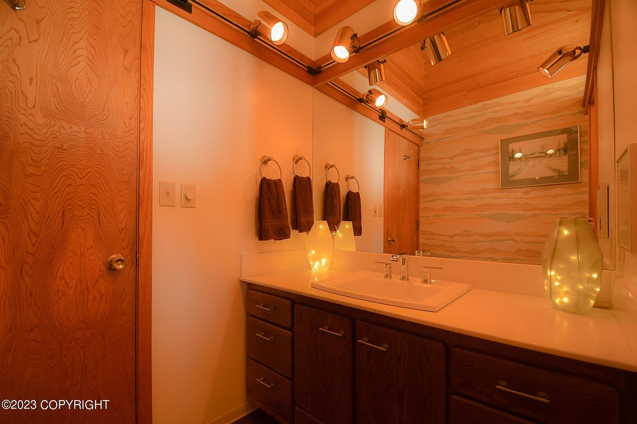 Bathroom sink