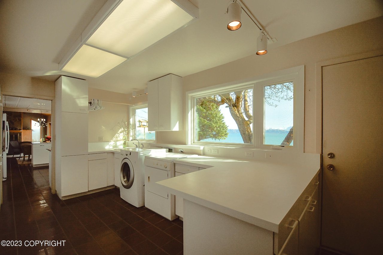 Spacious laundry area