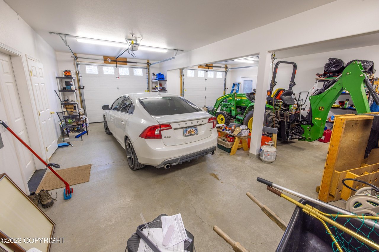 Spacious garage