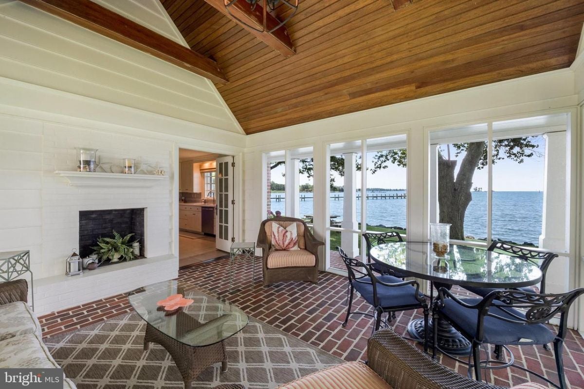 Morning room with coffee table.