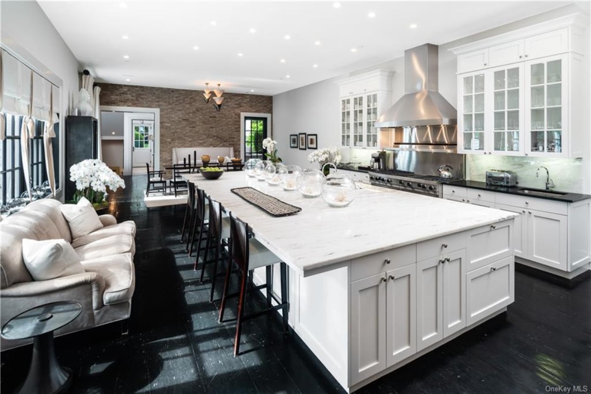 Eat-in kitchen