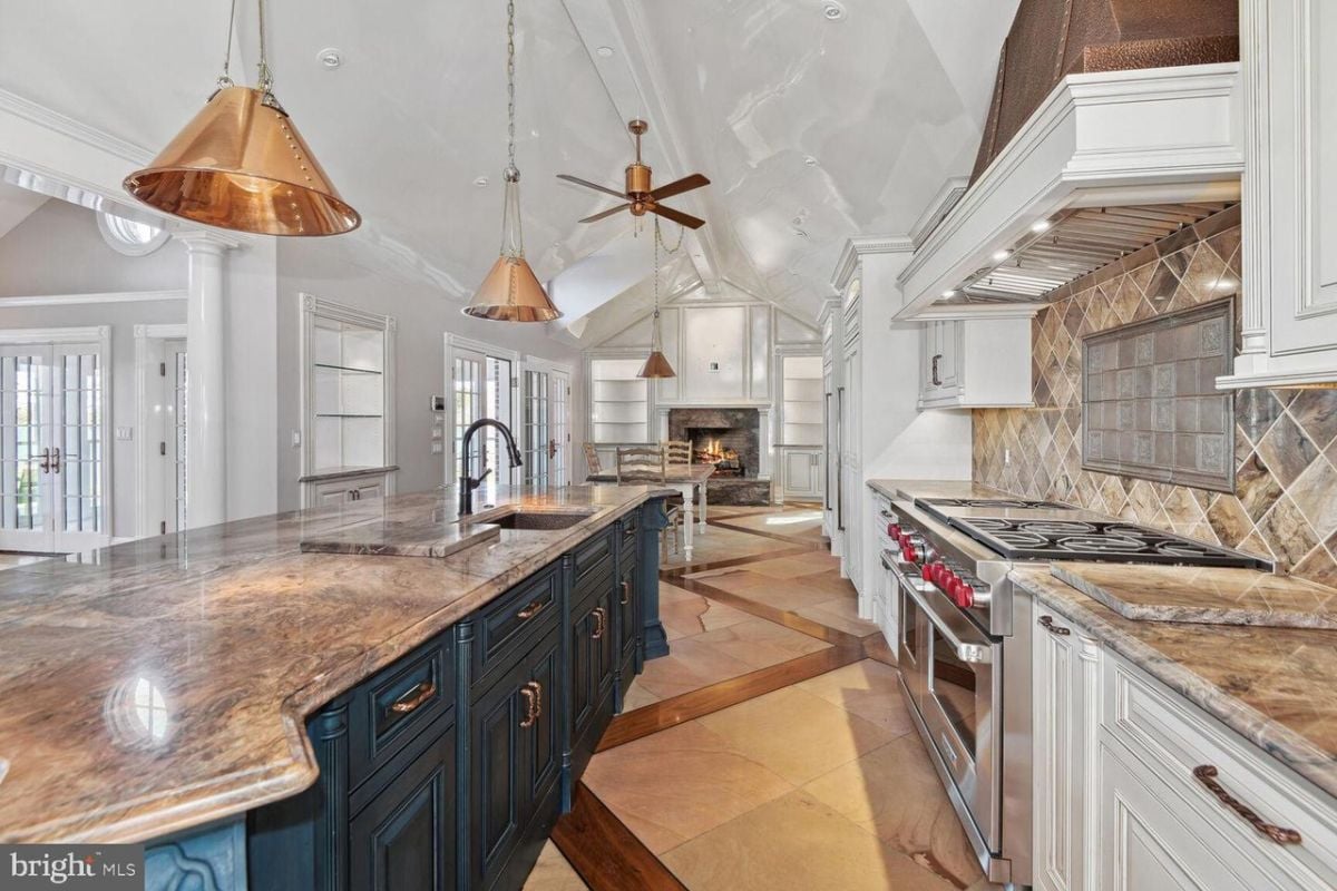 Spacious modern kitchen.