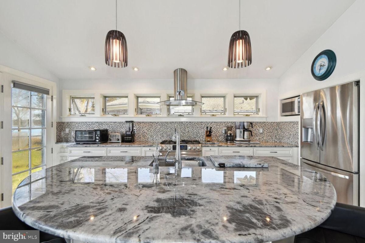 Modern kitchen.
