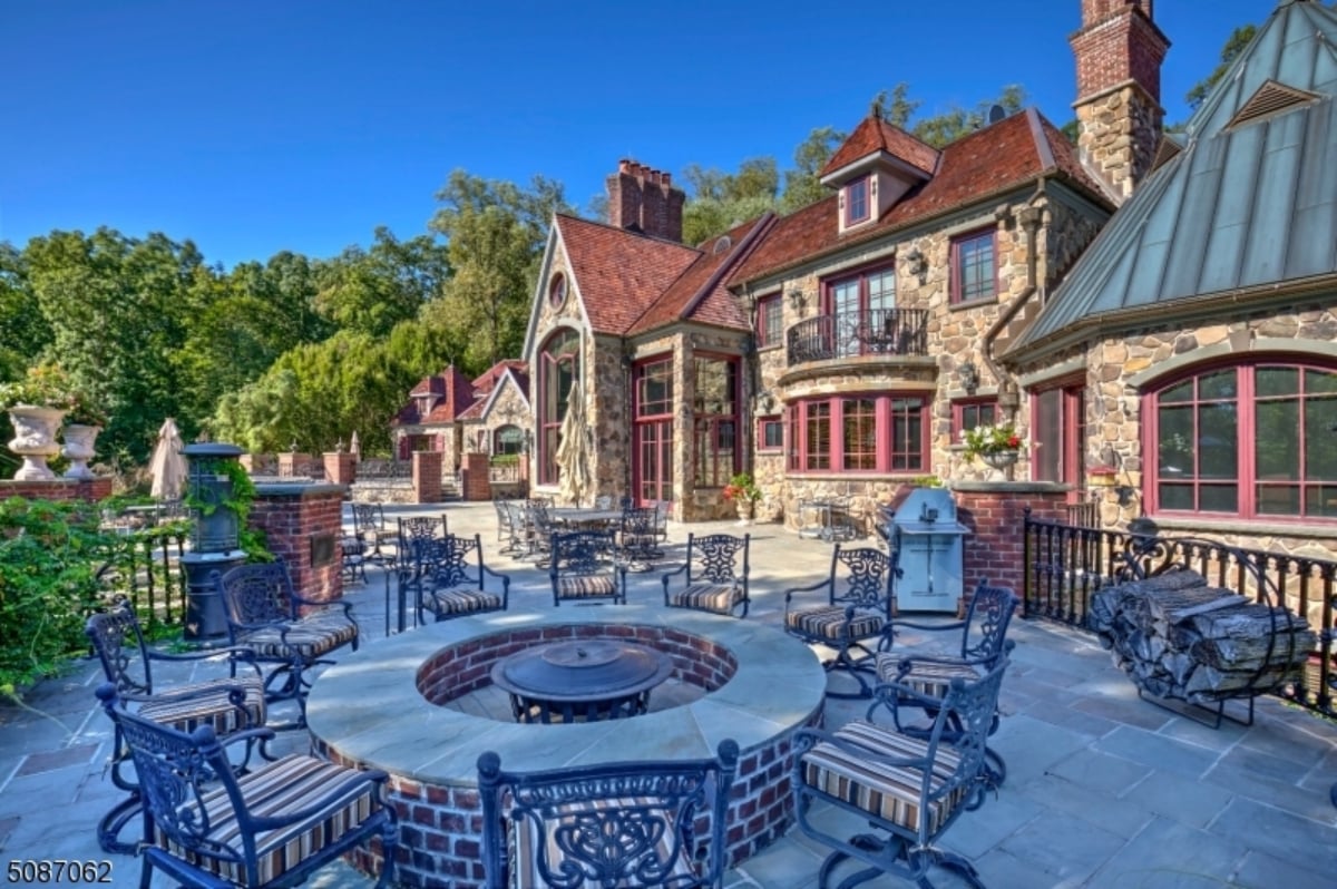 Isometric view of the mansion's exterior