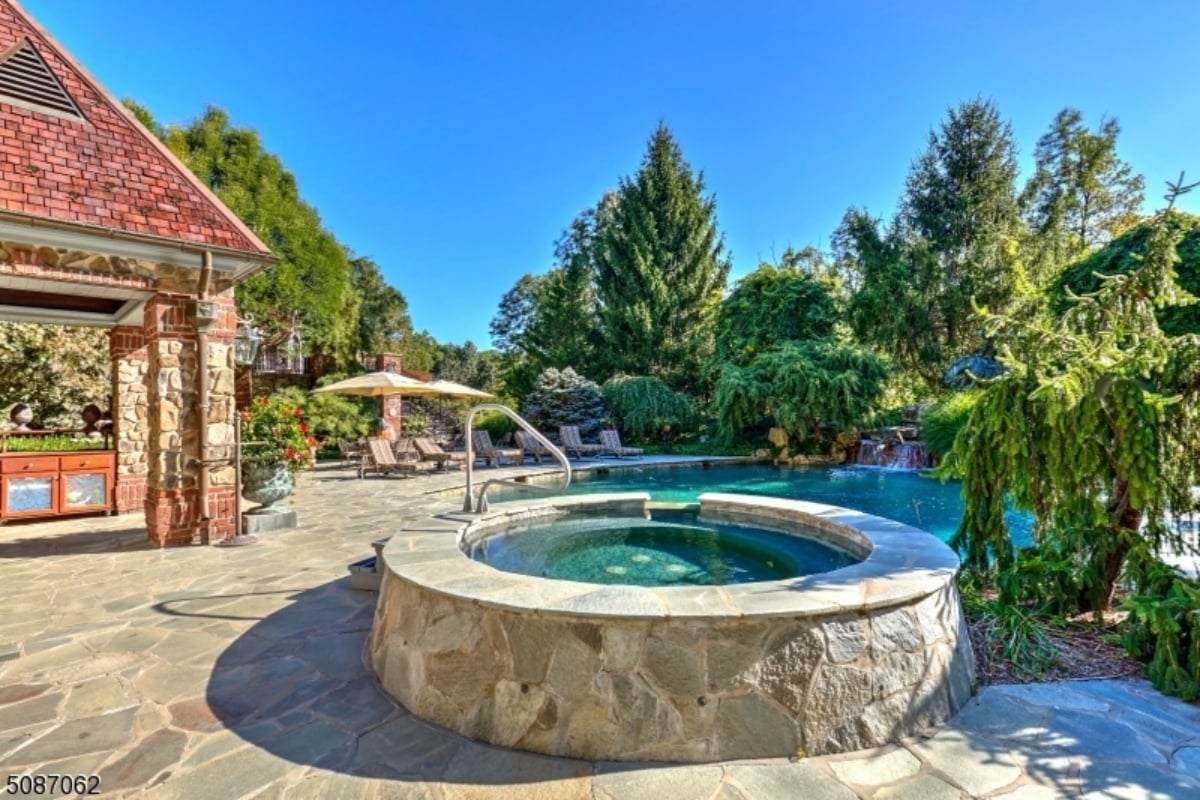 Stone pool