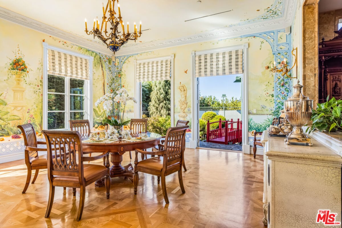 Breakfast room
