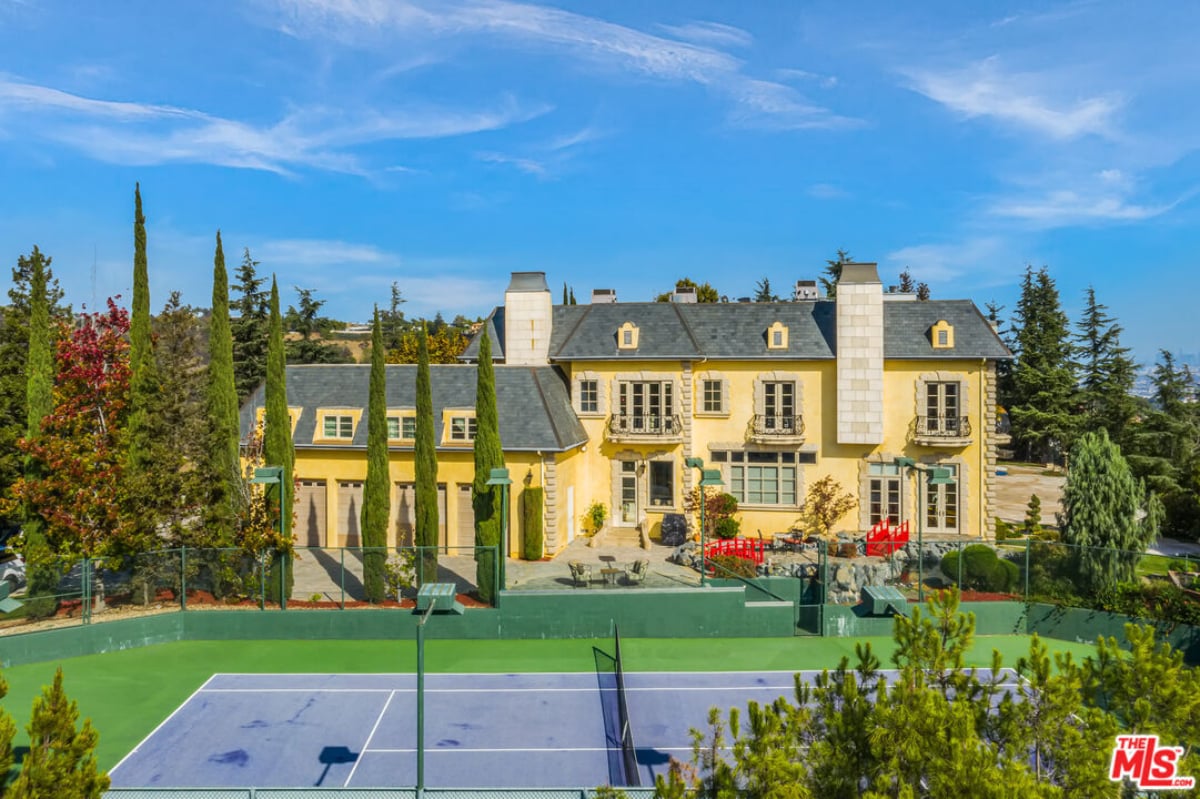 Tennis court