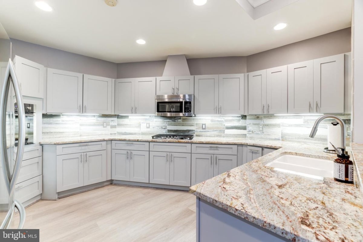 Gourmet kitchen