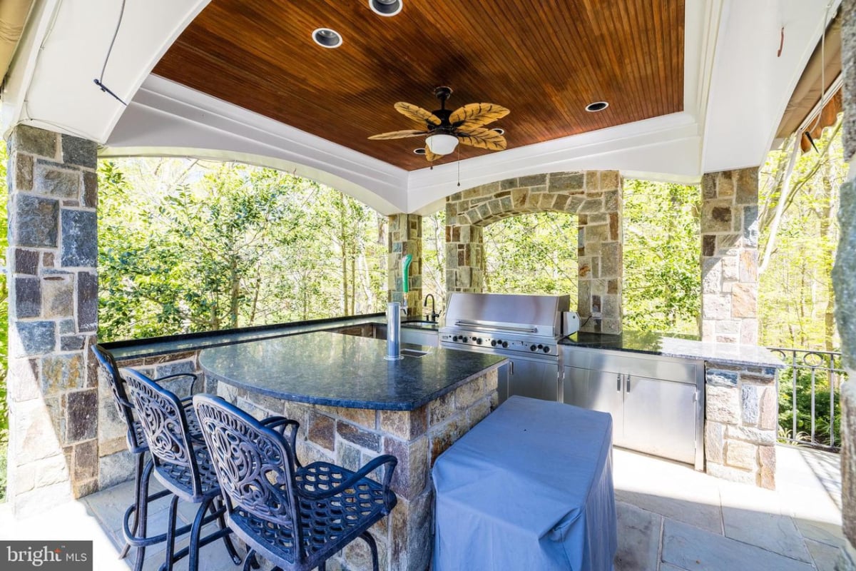Outdoor kitchen