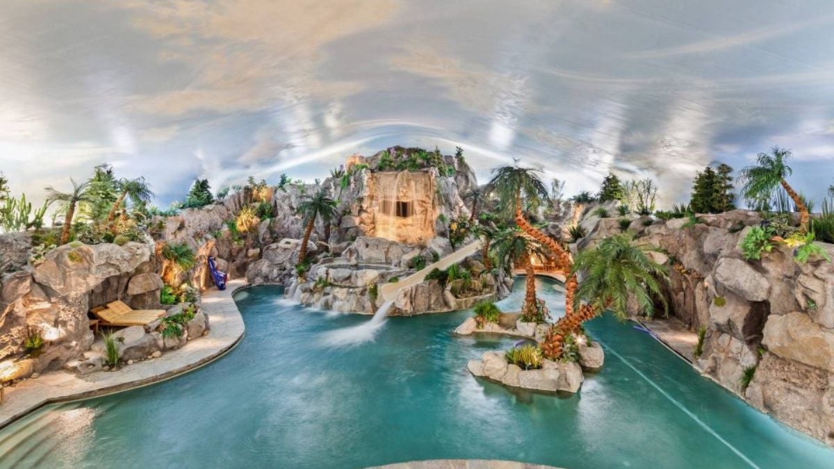 The waterpark is modeled after the Bellagio in Vegas.